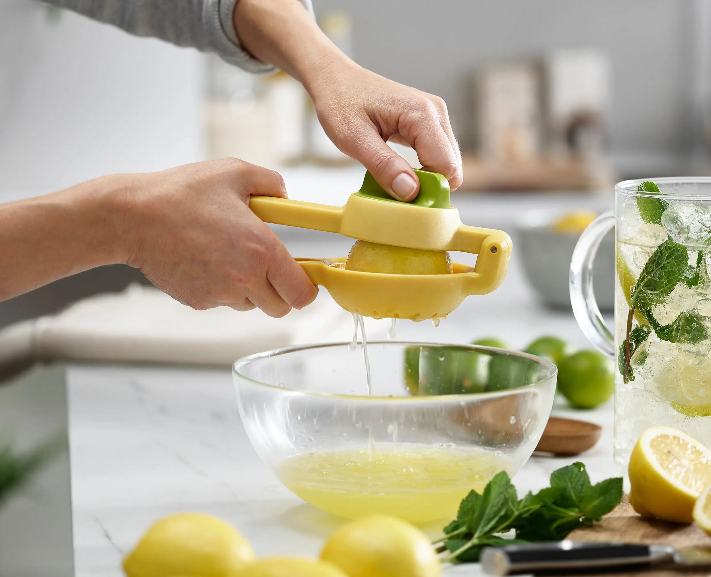 JuiceMax™ Dual-action Yellow Citrus Press