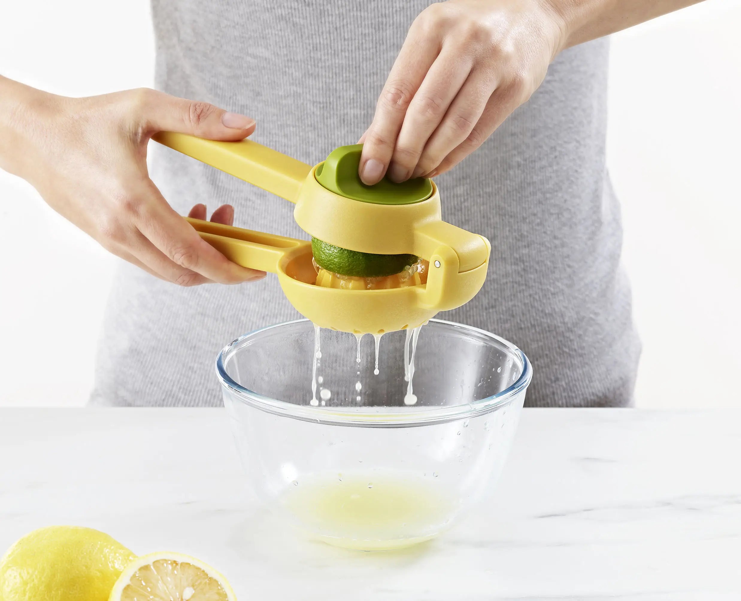 JuiceMax™ Dual-action Yellow Citrus Press