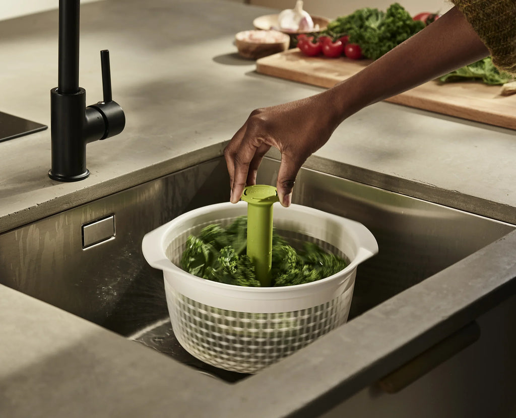 Spindola™ Green In-sink Salad-spinning Colander