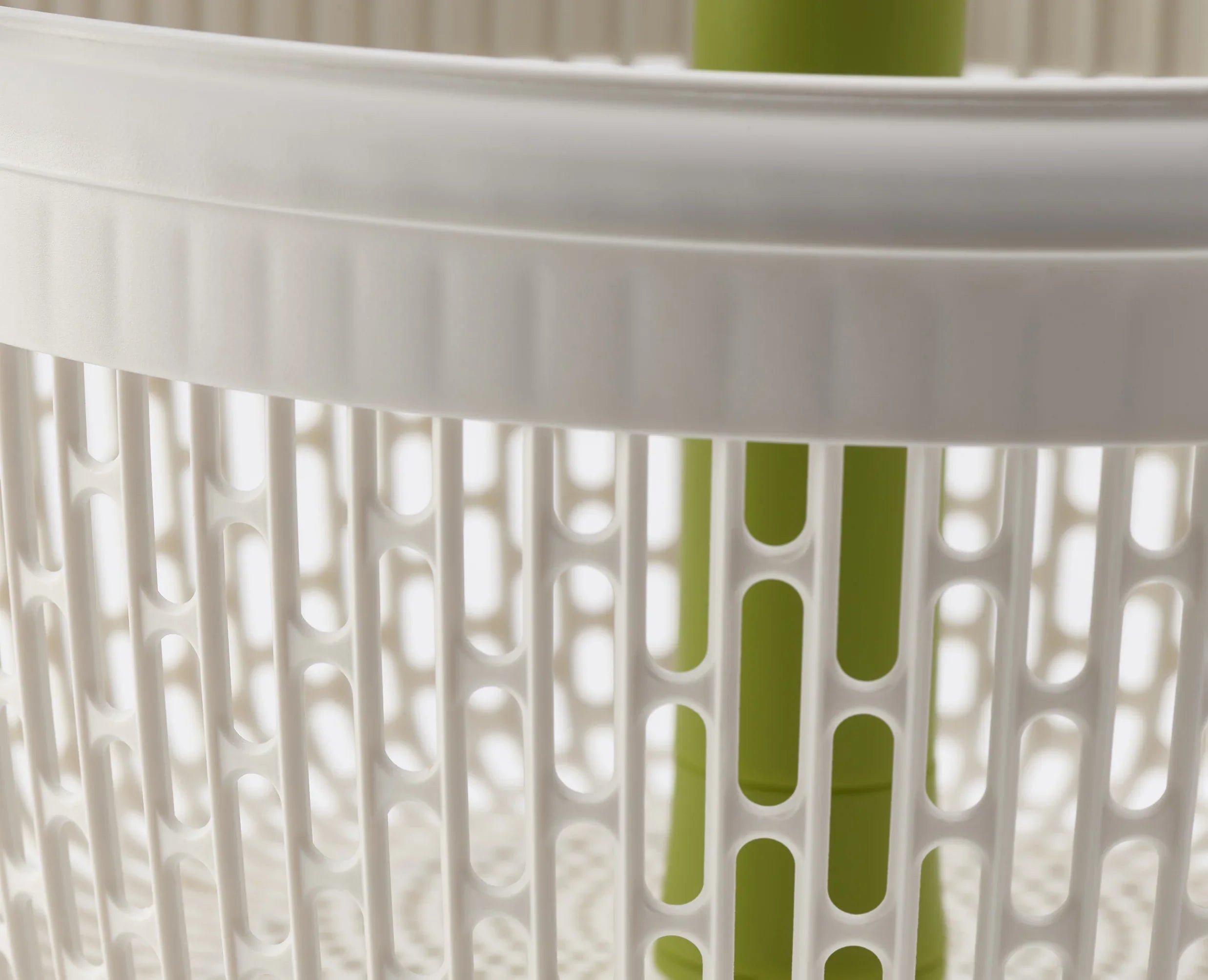 Spindola™ Green In-sink Salad-spinning Colander