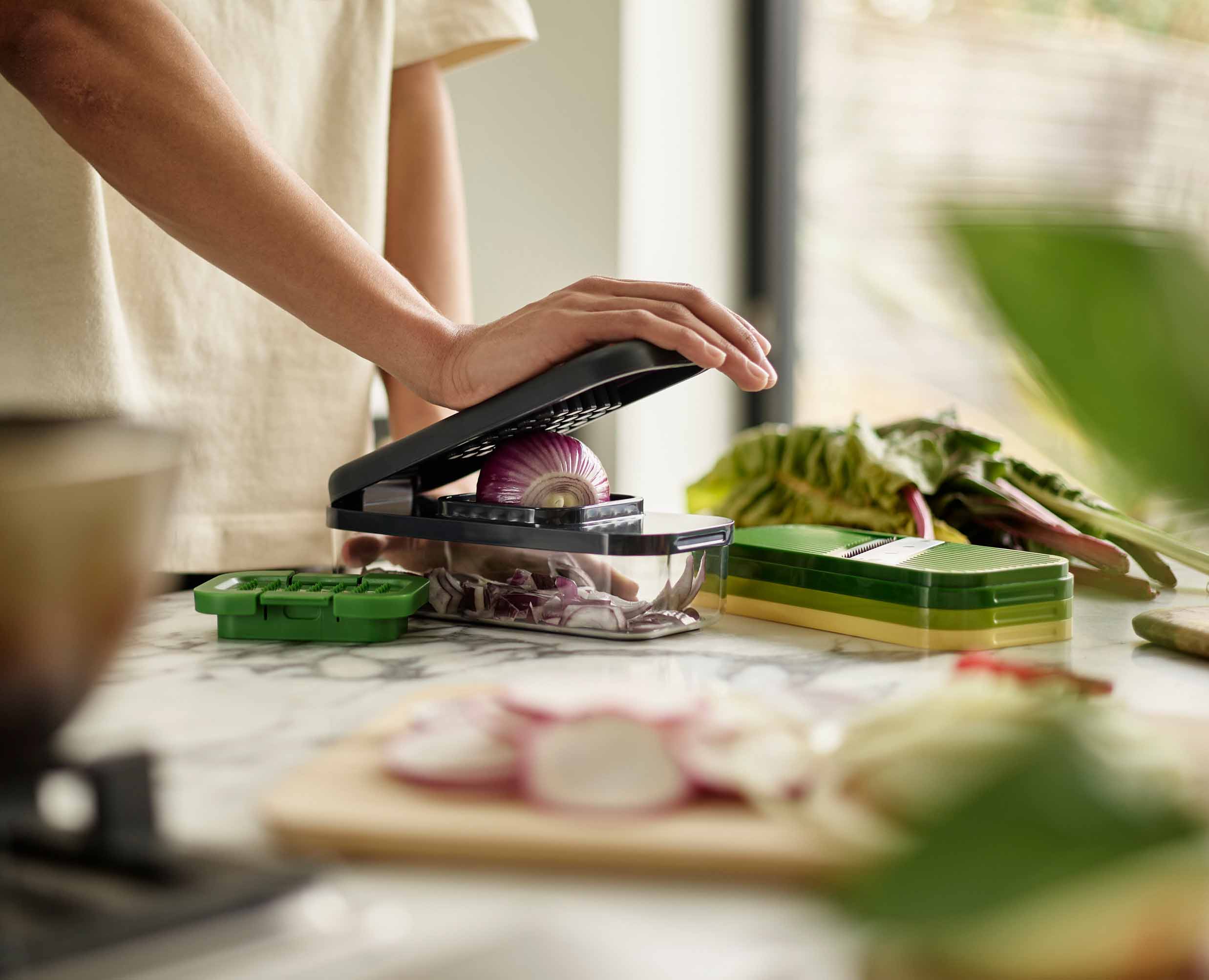 Multi-Prep™ Compact Multicolour 4-piece Grater & Slicer
