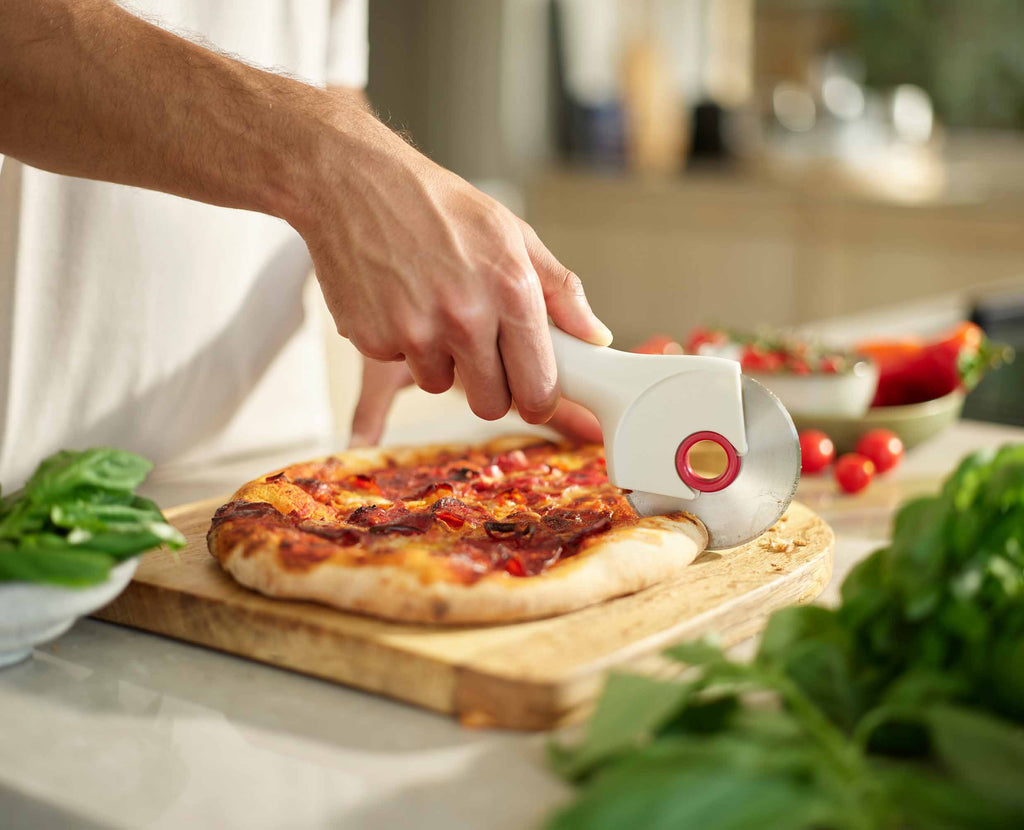 Ringo™ Easy-clean Red Pizza Cutter