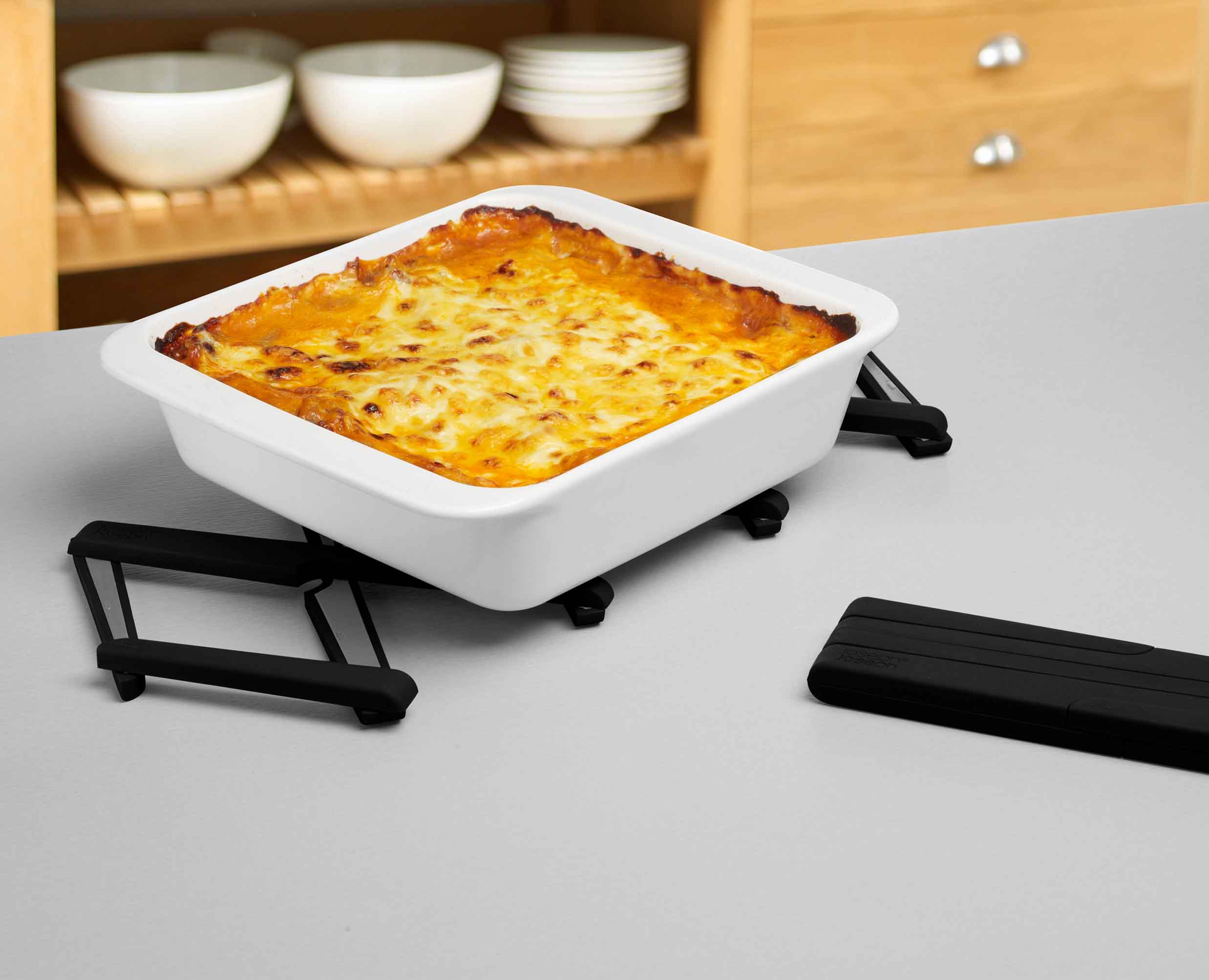 Stretch™ Expandable Black Trivet
