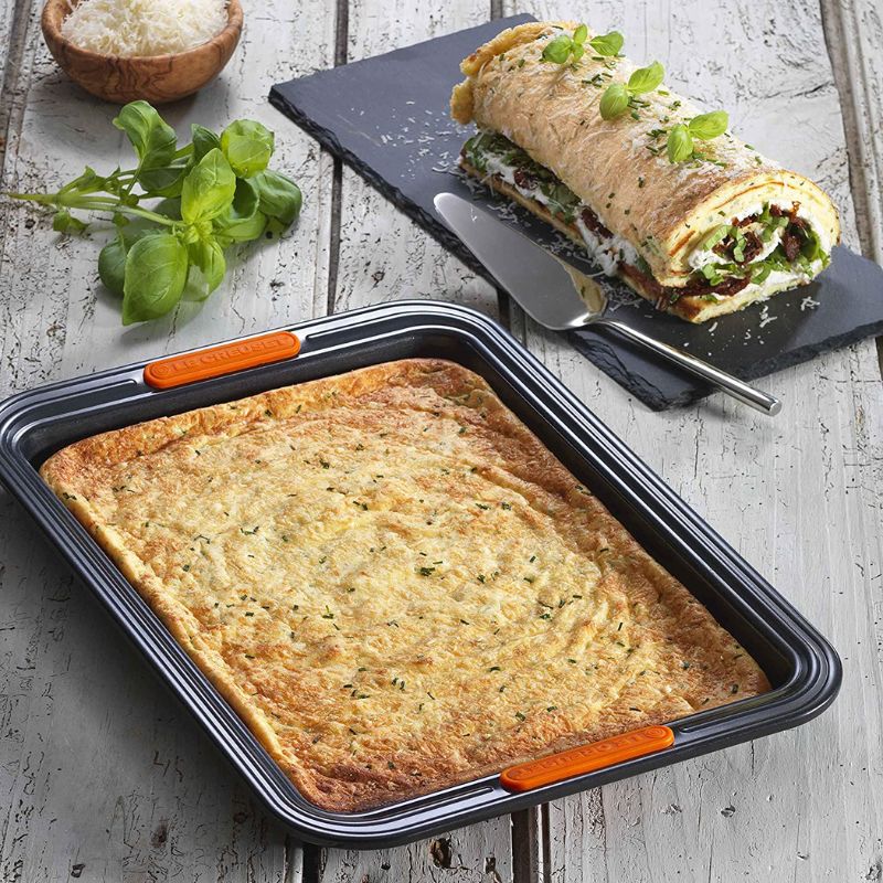Le Creuset Swiss Roll Tray 33cm