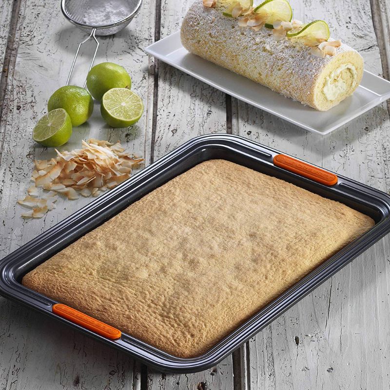 Le Creuset Swiss Roll Tray 33cm