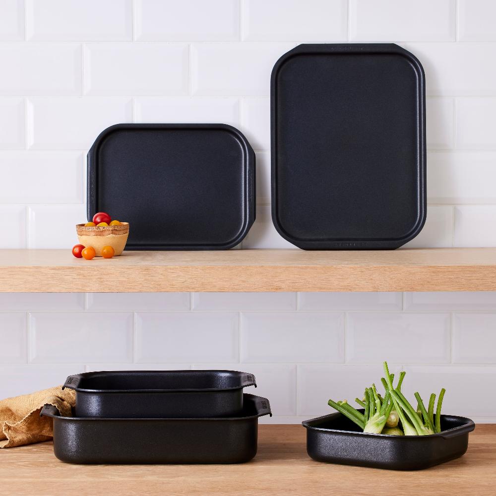 Le Creuset Ovenware Square Roasting Tin - 22cm