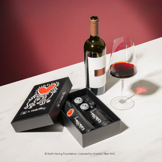 Vacu Vin x Keith Haring 2pc Electric Wine Set