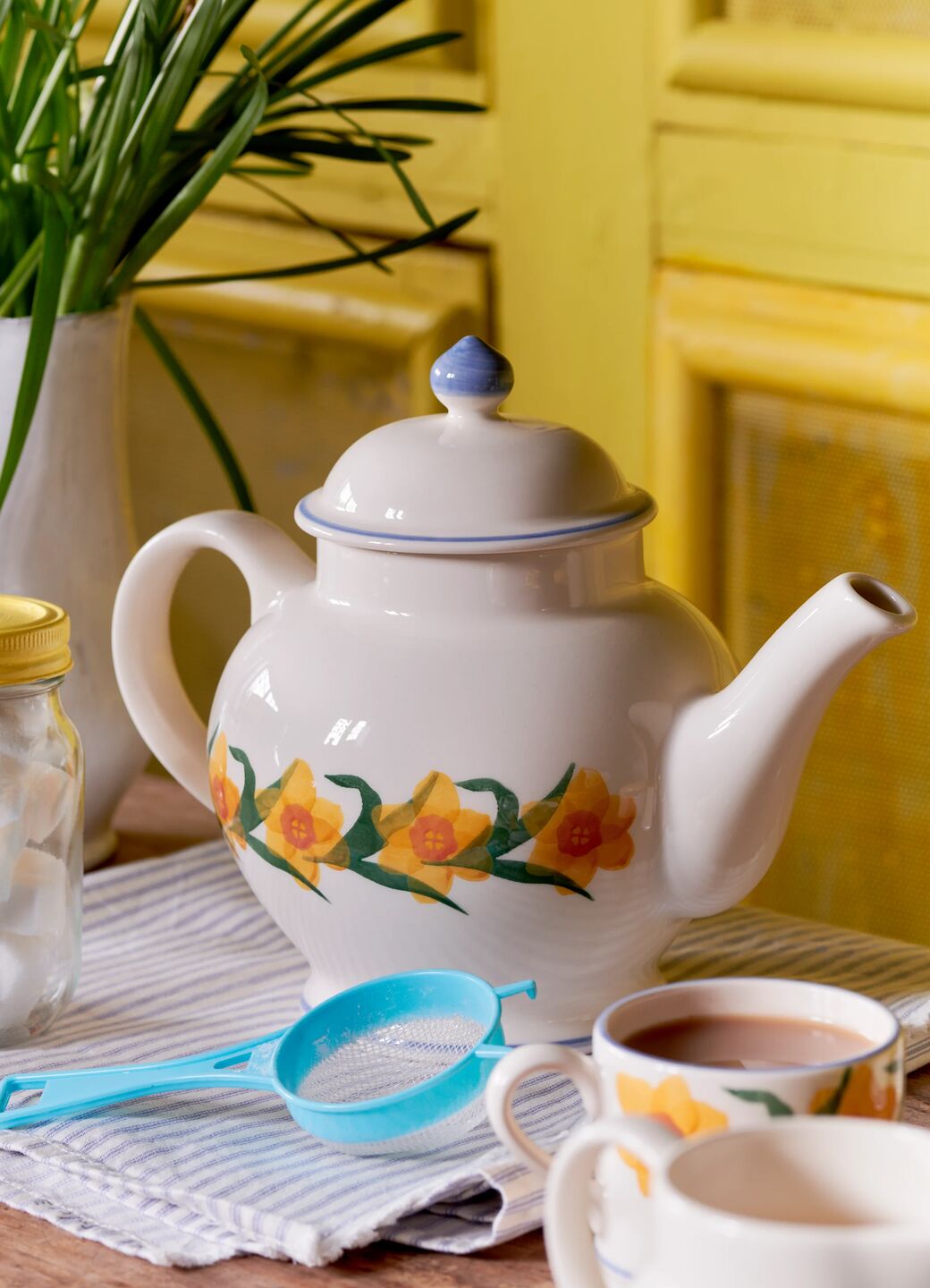 Emma Bridgewater Windblown Daffodils 4 Mug Teapot