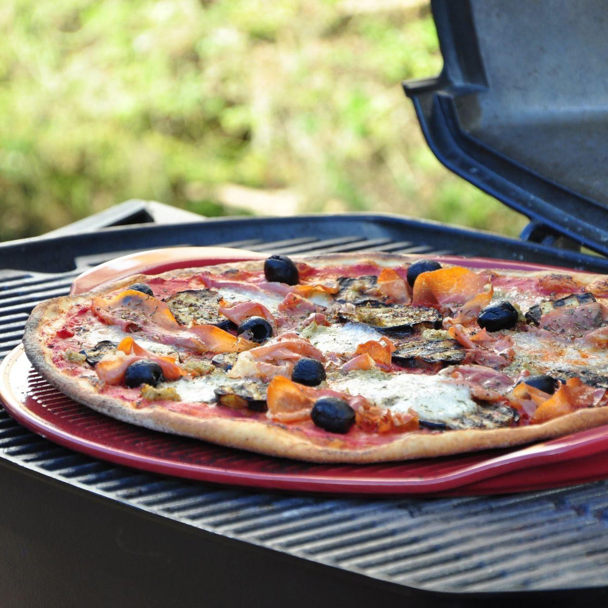 Emile Henry Ridged Pizza Stone 40cm - Burgundy