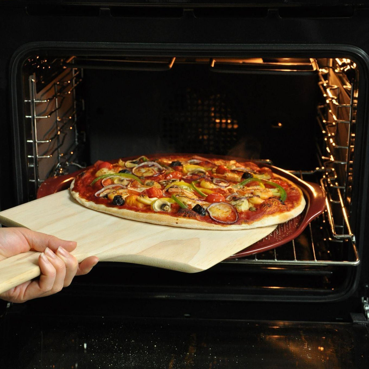 Emile Henry Ridged Pizza Stone 40cm - Burgundy
